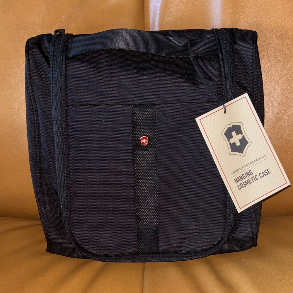 Victorinox Unisex Black Hanging Cosmetic Case
